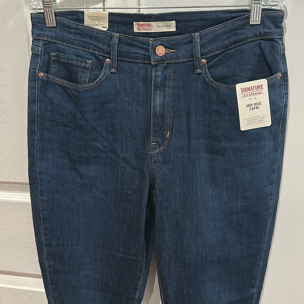 Levi Strauss Signature Women's Mid Rise Capri Jeans Size 12 - Picture 7 of 12